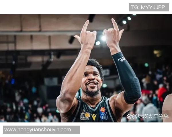 聚焦足球场内外的争议球星与他们的荣耀与质疑交织的独特人生